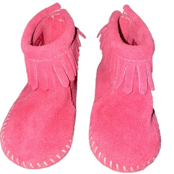 Minnetonka baby moccasins size 4 pink suede fringe leather soft sole shoes - Picture 6 of 8